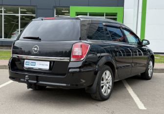 Подержанный автомобиль Opel Astra Wagon 2010 года (5 фото)