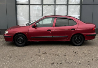 Подержанный автомобиль Renault Megane Sedan 2001 года (5 фото)