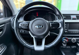 Подержанный автомобиль Kia Rio Sedan 2018 года (13 фото)