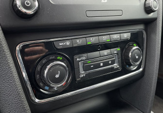 Подержанный автомобиль Skoda Superb Liftback 2012 года (13 фото)