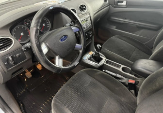 Подержанный автомобиль Ford Focus Sedan 2007 года (10 фото)