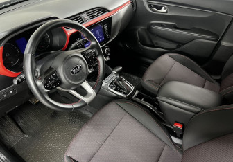 Подержанный автомобиль Kia Rio Sedan 2021 года (12 фото)
