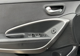 Подержанный автомобиль Hyundai Santa Fe 2012 года (16 фото)