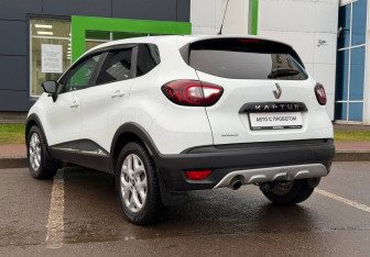 Подержанный автомобиль Renault Kaptur 2017 года (7 фото)