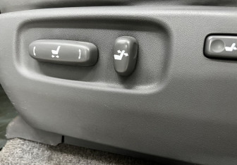 Подержанный автомобиль Toyota Land Cruiser Prado 2007 года (13 фото)