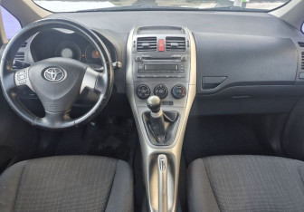 Подержанный автомобиль Toyota Auris Hatchback 2007 года (10 фото)