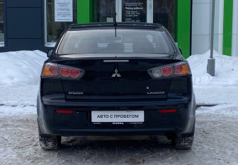Подержанный автомобиль Mitsubishi Lancer Sedan 2010 года (6 фото)