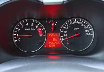 Подержанный автомобиль Nissan Note 2010 года (12 фото)