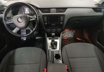 Подержанный автомобиль Skoda Octavia Wagon 2015 года (10 фото)