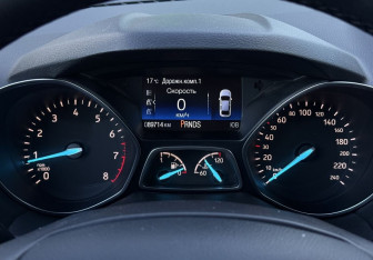 Подержанный автомобиль Ford Kuga 2018 года (12 фото)