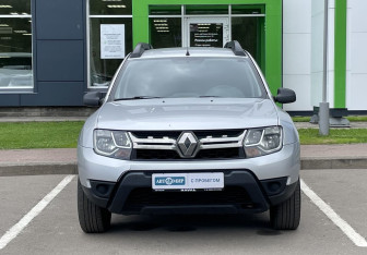 Подержанный автомобиль Renault Duster 2021 года (2 фото)