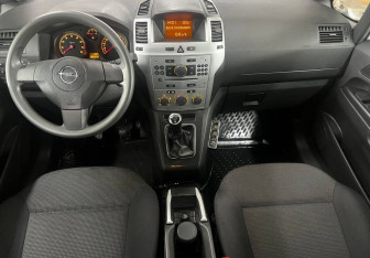 Подержанный автомобиль Opel Zafira Compactvan 2011 года (12 фото)