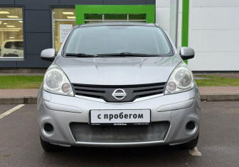 Подержанный автомобиль Nissan Note 2010 года (2 фото)