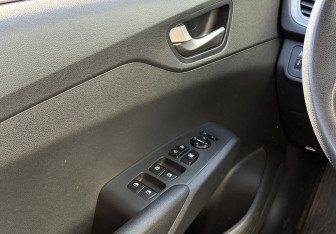 Подержанный автомобиль Hyundai Solaris Sedan 2021 года (15 фото)