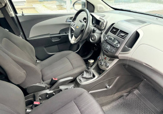 Подержанный автомобиль Chevrolet Aveo Sedan 2013 года (10 фото)