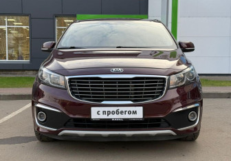 Подержанный автомобиль Kia Carnival 2015 года (2 фото)