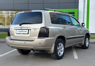 Подержанный автомобиль Toyota Highlander 2005 года (5 фото)
