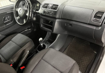 Подержанный автомобиль Skoda Fabia Hatchback 2013 года (12 фото)