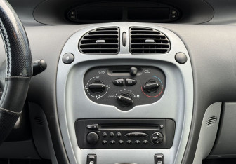 Подержанный автомобиль Citroen Xsara Picasso 2006 года (13 фото)