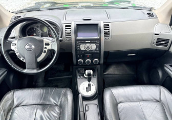 Подержанный автомобиль Nissan X-Trail 2008 года (9 фото)