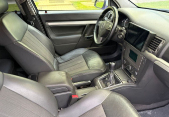 Подержанный автомобиль Opel Vectra Sedan 2008 года (10 фото)