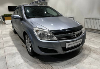 Подержанный автомобиль Opel Astra Sedan 2008 года (3 фото)