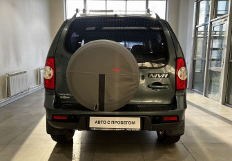 Подержанный автомобиль Chevrolet Niva 2011 года (7 фото)