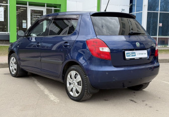 Подержанный автомобиль Skoda Fabia Hatchback 2010 года (7 фото)