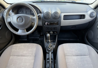 Подержанный автомобиль Renault Sandero 2011 года (11 фото)