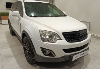 Подержанный автомобиль Opel Antara 2013 года (3 фото)
