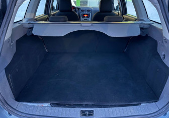 Подержанный автомобиль Ford Focus Wagon 2010 года (15 фото)