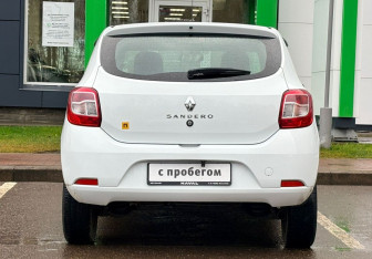 Подержанный автомобиль Renault Sandero 2021 года (6 фото)