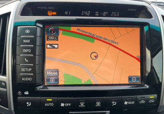 Подержанный автомобиль Toyota Land Cruiser Suv 2012 года (14 фото)