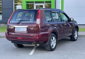 Подержанный автомобиль Nissan X-Trail 2006 года (5 фото)