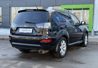 Подержанный автомобиль Mitsubishi Outlander 2010 года (5 фото)