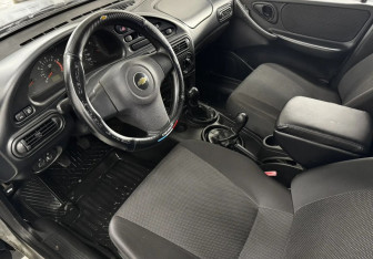 Подержанный автомобиль Chevrolet Niva 2011 года (9 фото)