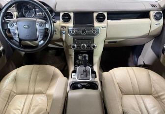 Подержанный автомобиль Land Rover Discovery 2010 года (9 фото)