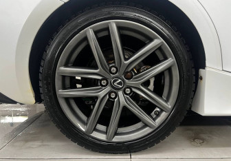 Подержанный автомобиль Lexus IS Sedan 2014 года (10 фото)
