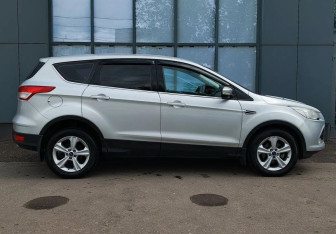Подержанный автомобиль Ford Kuga 2014 года (8 фото)