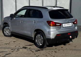 Подержанный автомобиль Mitsubishi ASX 2012 года (8 фото)