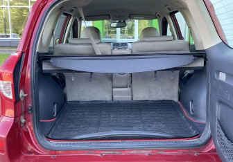 Подержанный автомобиль Toyota RAV4 2006 года (20 фото)