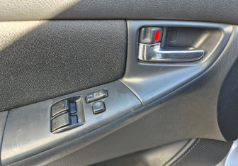 Подержанный автомобиль Toyota Corolla Sedan 2005 года (14 фото)