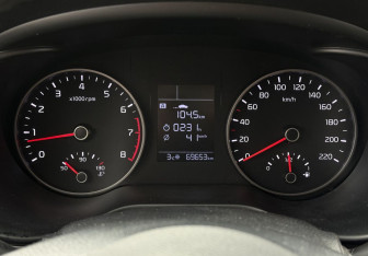 Подержанный автомобиль Kia Rio Hatchback 2019 года (12 фото)