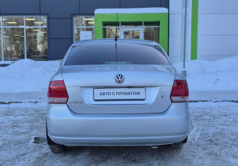 Подержанный автомобиль Volkswagen Polo Sedan 2011 года (6 фото)
