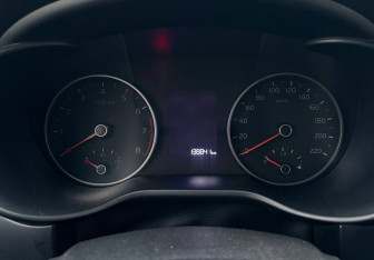 Подержанный автомобиль Kia Rio Hatchback 2020 года (13 фото)