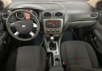 Подержанный автомобиль Ford Focus Hatchback 2010 года (10 фото)
