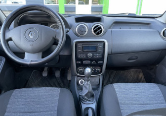 Подержанный автомобиль Renault Duster 2015 года (11 фото)