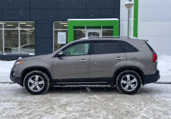 Подержанный автомобиль Kia Sorento 2012 года (7 фото)