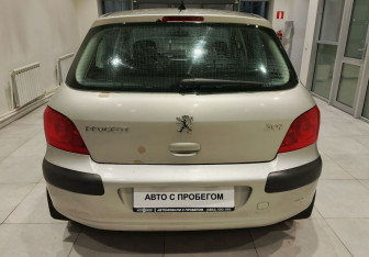 Подержанный автомобиль Peugeot 307 Hatchback 2007 года (7 фото)