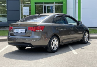 Подержанный автомобиль Kia Cerato Sedan 2010 года (5 фото)